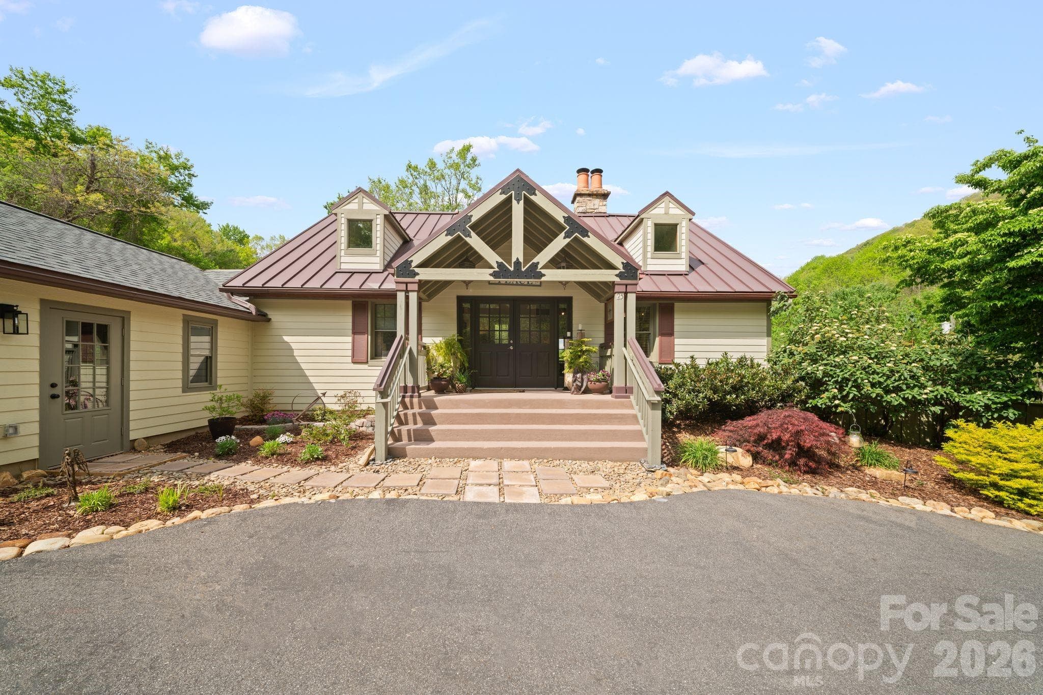 Single Family Residence at 25 View Ridge Parkway, Leicester, photo 25 of 38