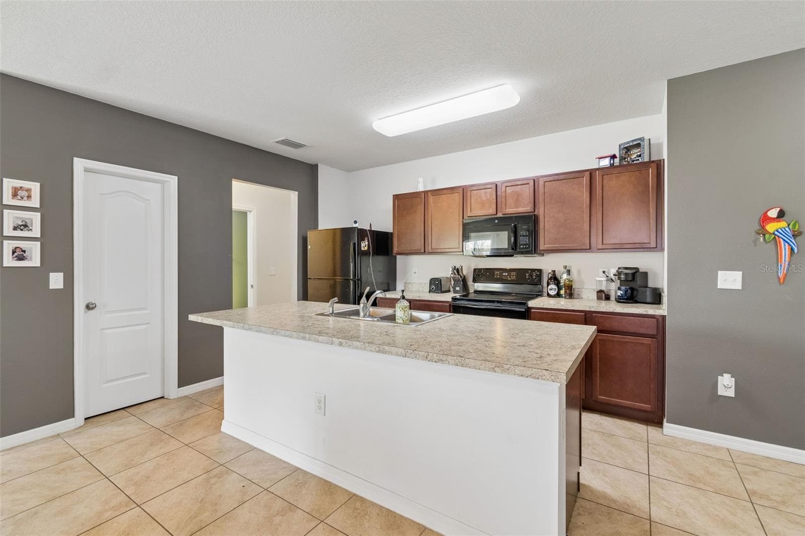 Single Family Residence at 11926 GRAND KEMPSTON DR, GIBSONTON, photo 7 of 57
