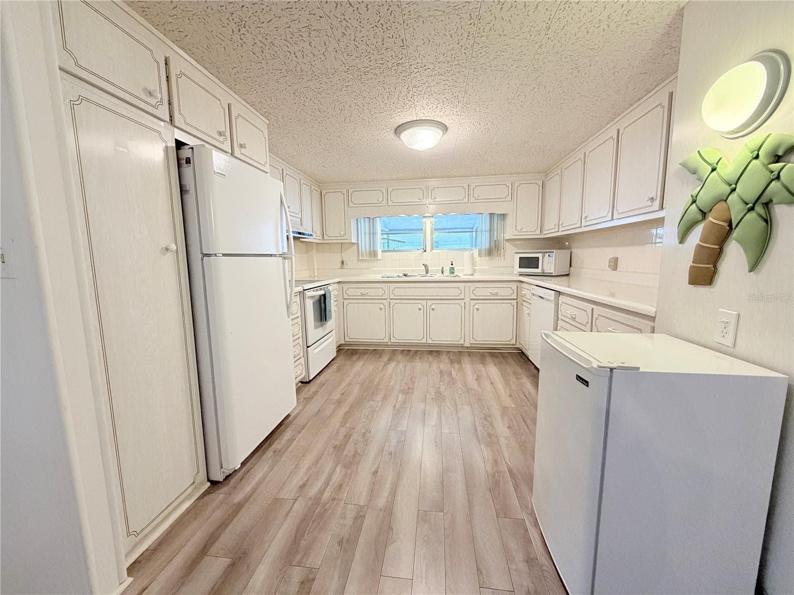 Mobile Home at 2331 BELLEAIR RD #529, CLEARWATER, photo 3 of 52