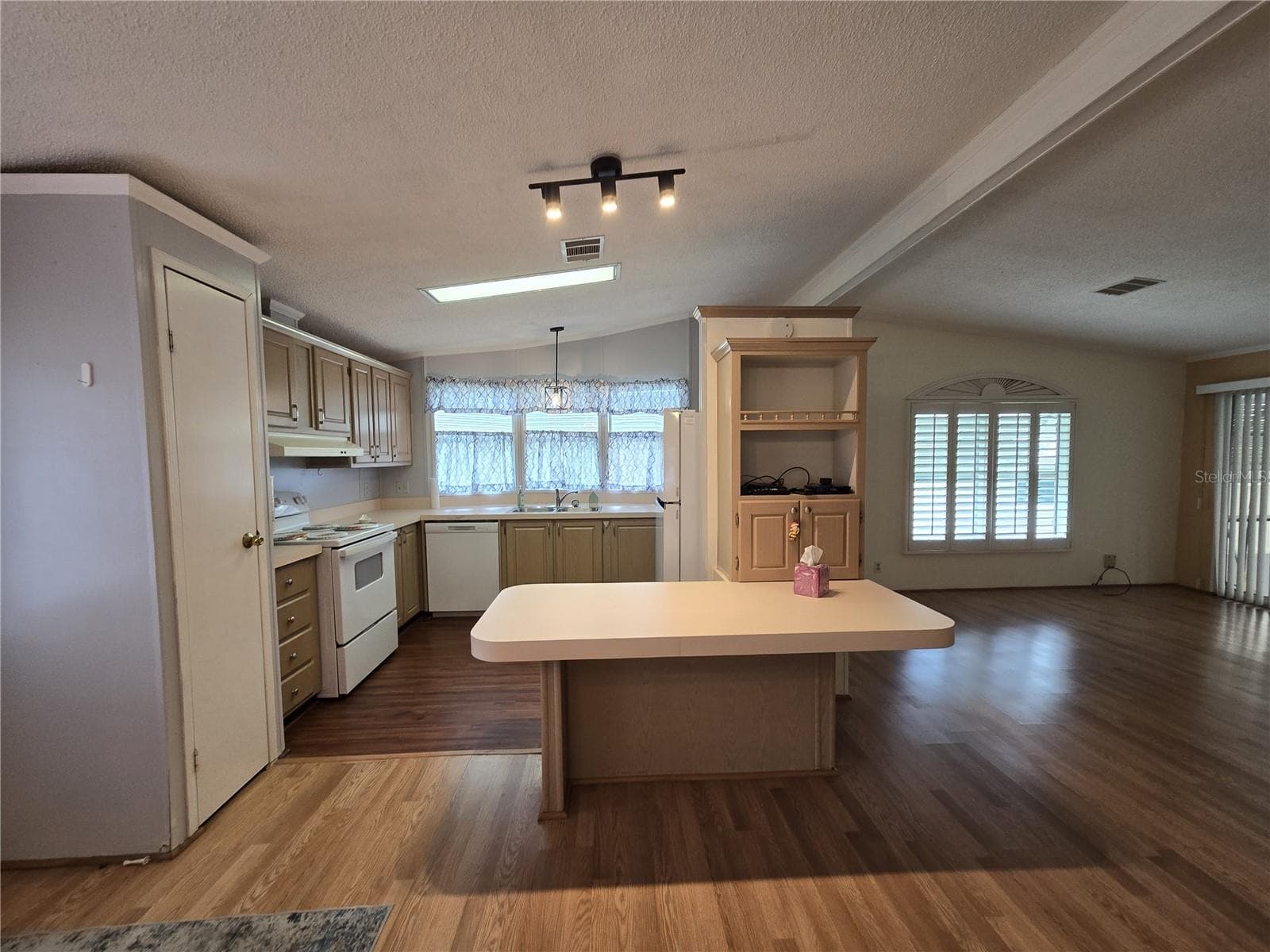 kitchen - 4122 GREENBLUFF RD #821, ZELLWOOD