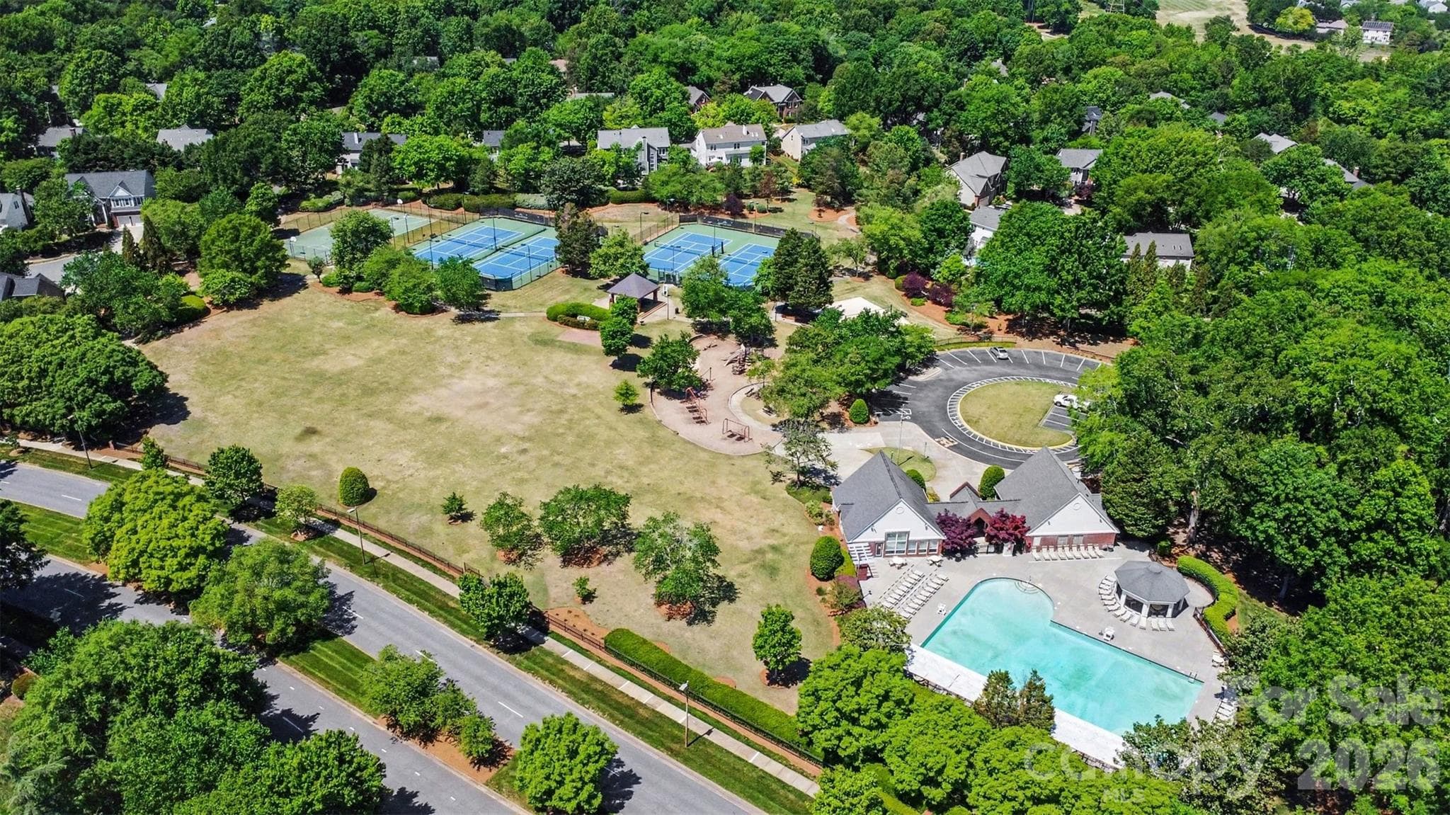 Single Family Residence at 6213 Knightsgate Court, Charlotte, photo 33 of 36