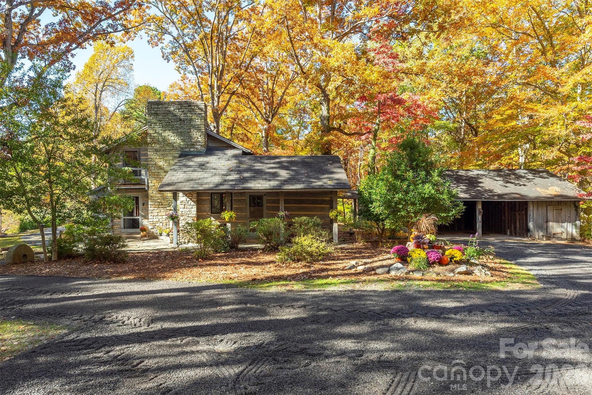 Single Family Residence at 102 Weaver Mill Road, Columbus, photo 4 of 7