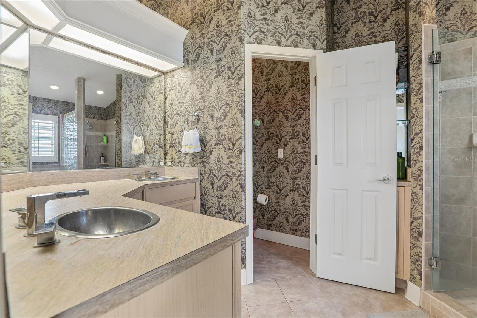 Townhouse at 113 YACHT CLUB CIR, NORTH REDINGTON BEACH, photo 27 of 47