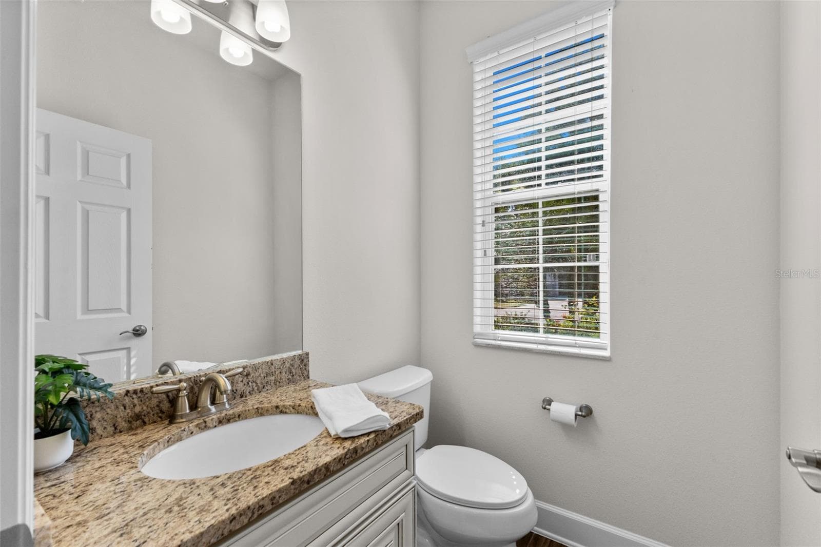 half bathroom - 6918 MAKERS WAY, APOLLO BEACH