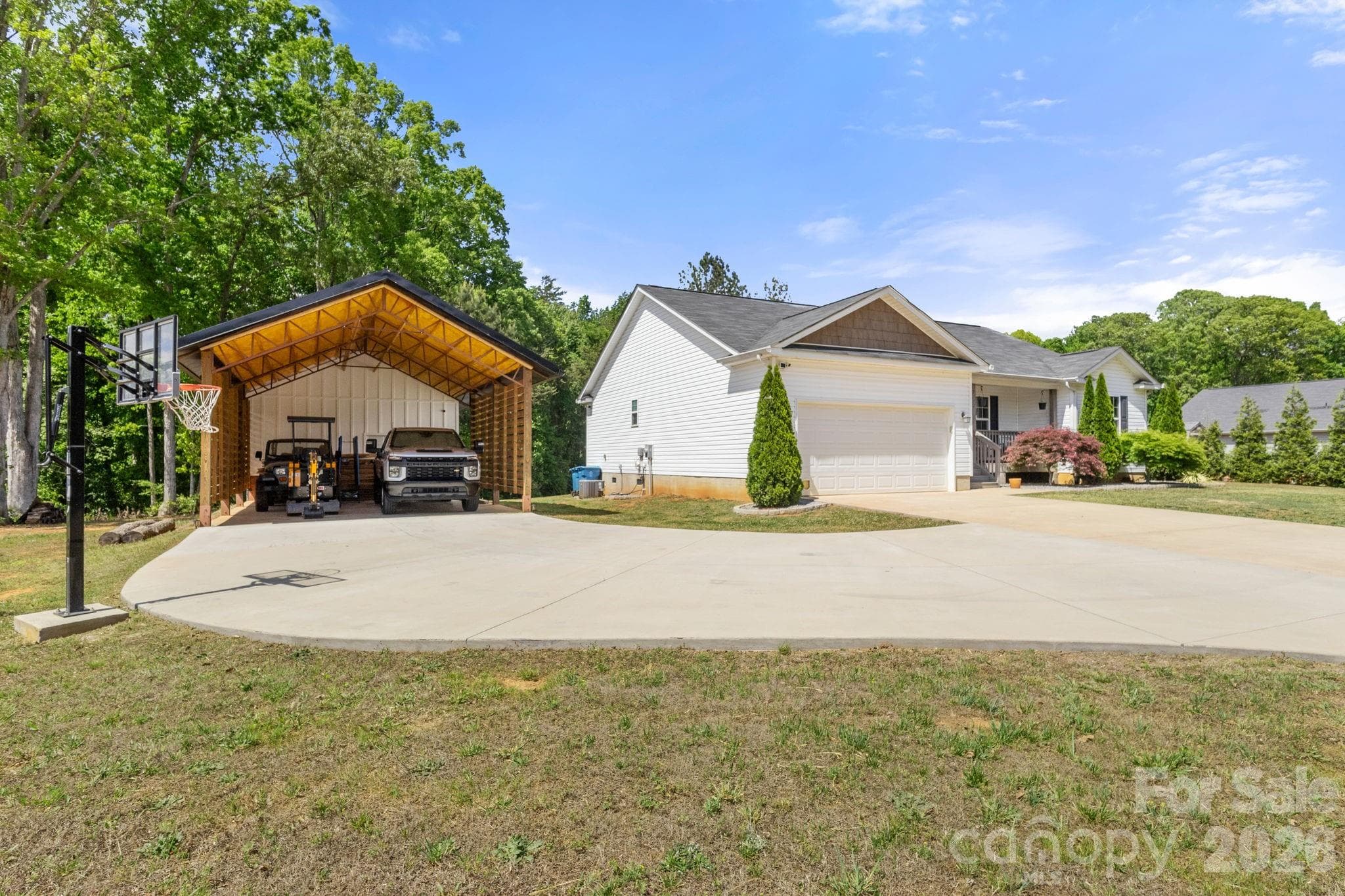 Single Family Residence at 7172 Rolling Hills Drive, Sherrills Ford, photo 2 of 35