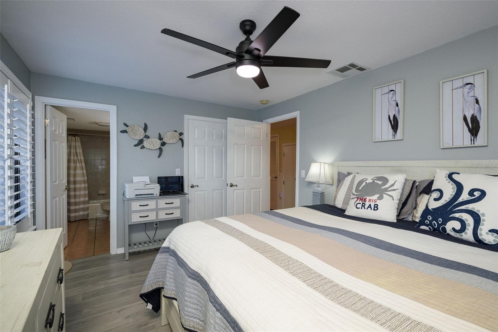 Primary bedroom on first floor with ensuite bathroom and a large walk in closet - 4421 S ATLANTIC AVE #A2, PONCE INLET