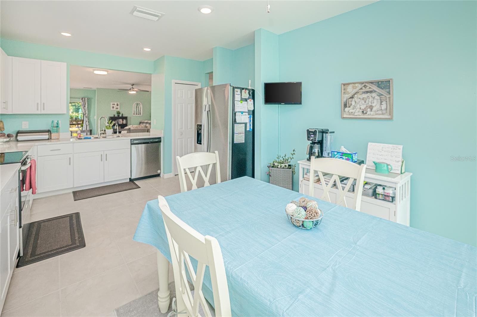 LARGE KITCHEN - 25292 E LENOX CIR, PUNTA GORDA