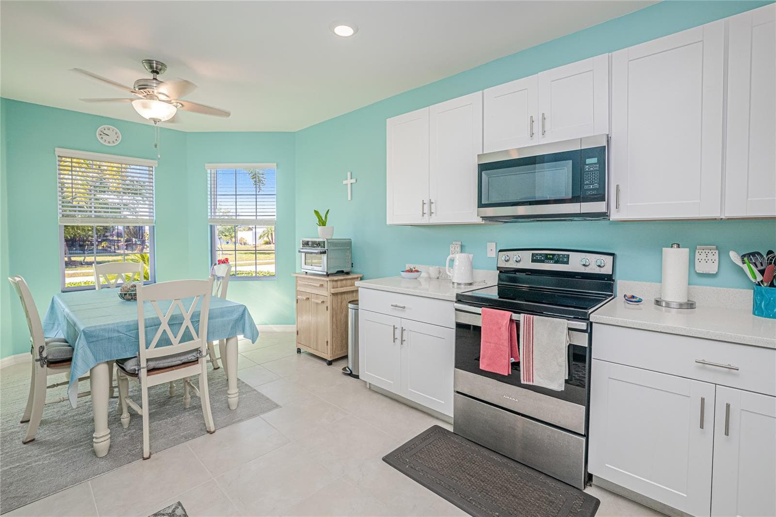 LARGE EAT-IN KITCHEN AREA - 25292 E LENOX CIR, PUNTA GORDA