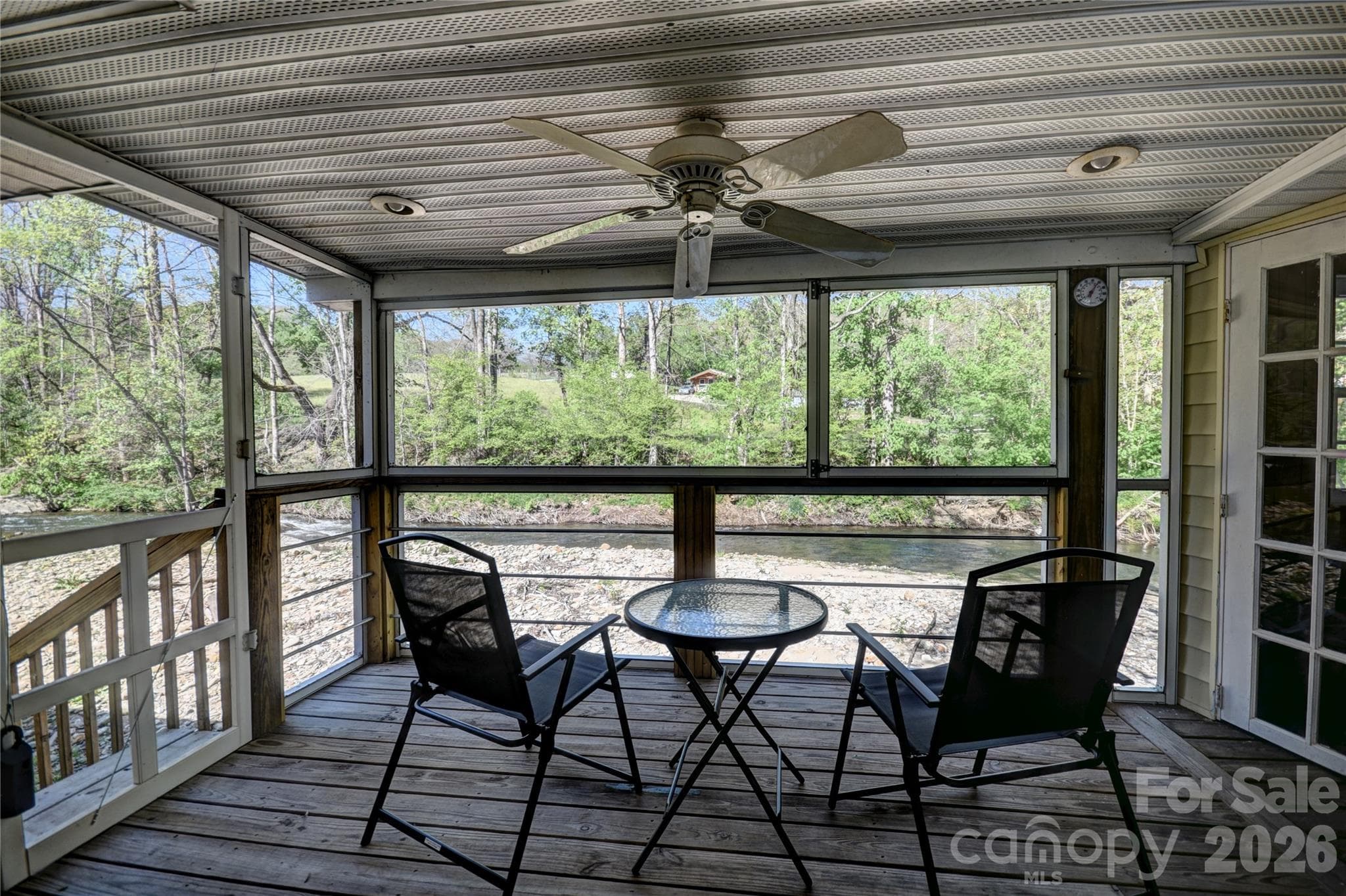 Screened porch over looking the creek - Waynesville
