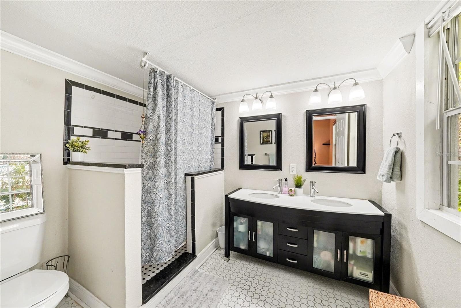 Primary bathroom with clean finishes and functional layout. - 805 E CHELSEA ST, TAMPA