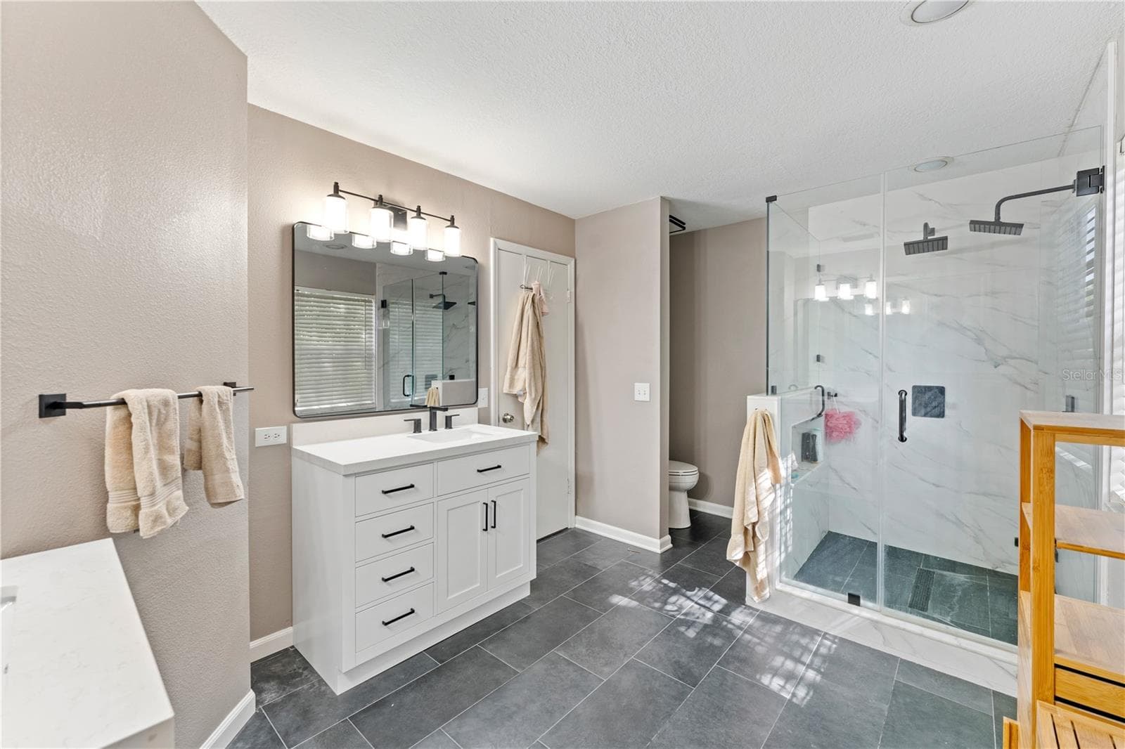 Single Family Residence at 9758 FOX HOLLOW RD, TAMPA, photo 17 of 61