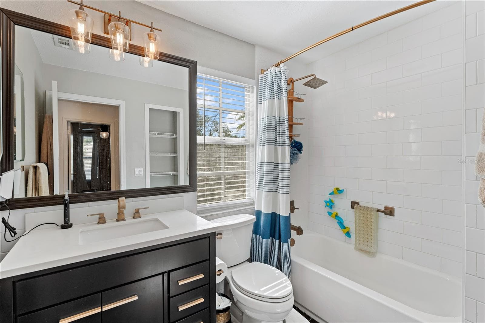 Single Family Residence at 9758 FOX HOLLOW RD, TAMPA, photo 27 of 61