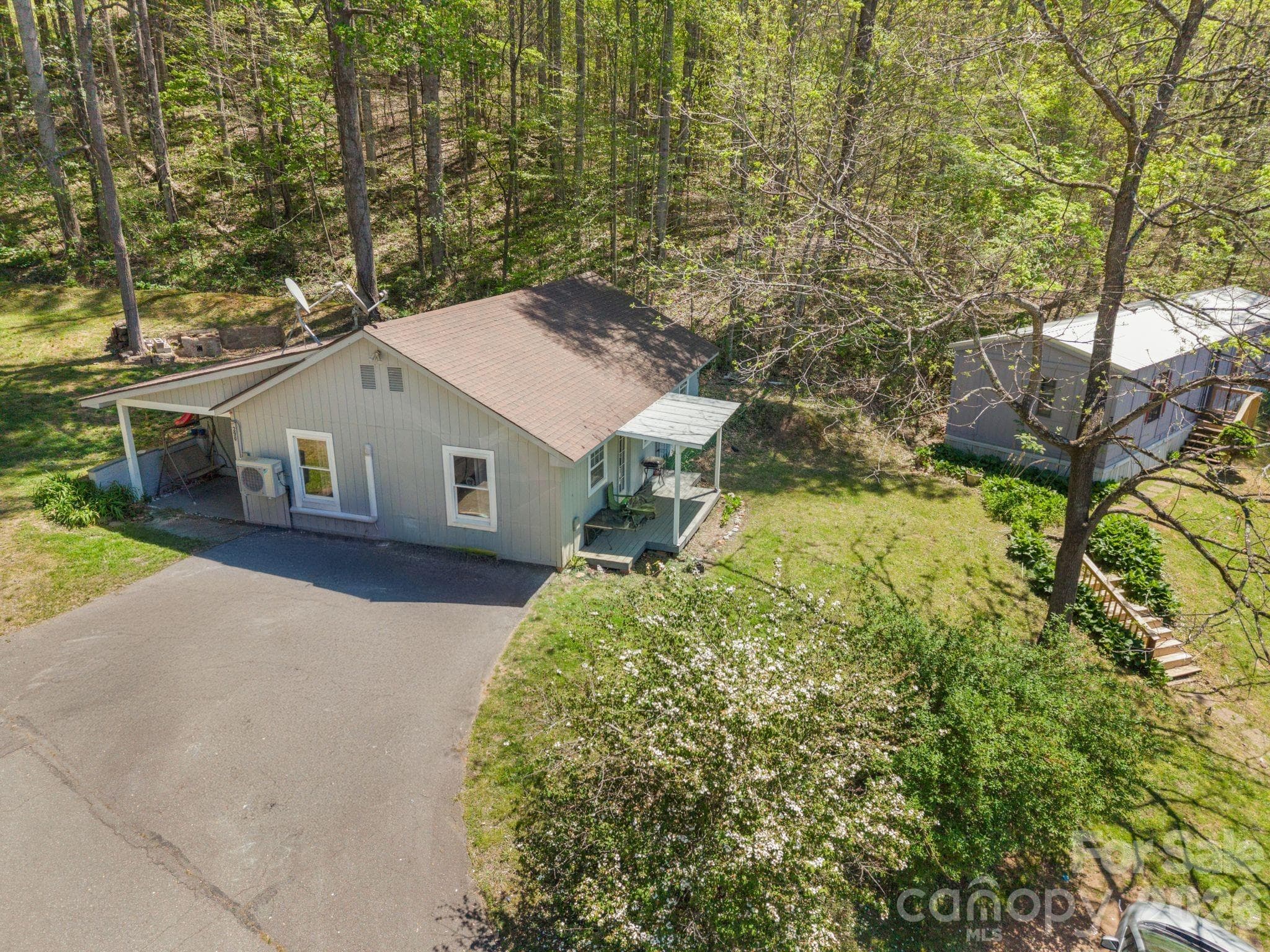 2 bedroom cottage just across driveway from main - 290 Hookers Gap Road, Candler