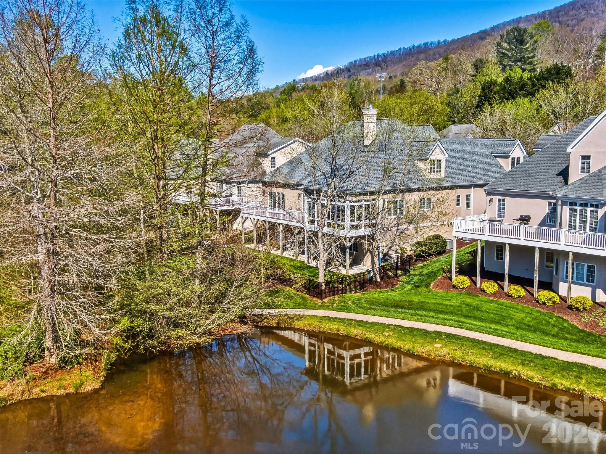 Single Family Residence at 33 Tiverton Lane, Asheville, photo 6 of 47