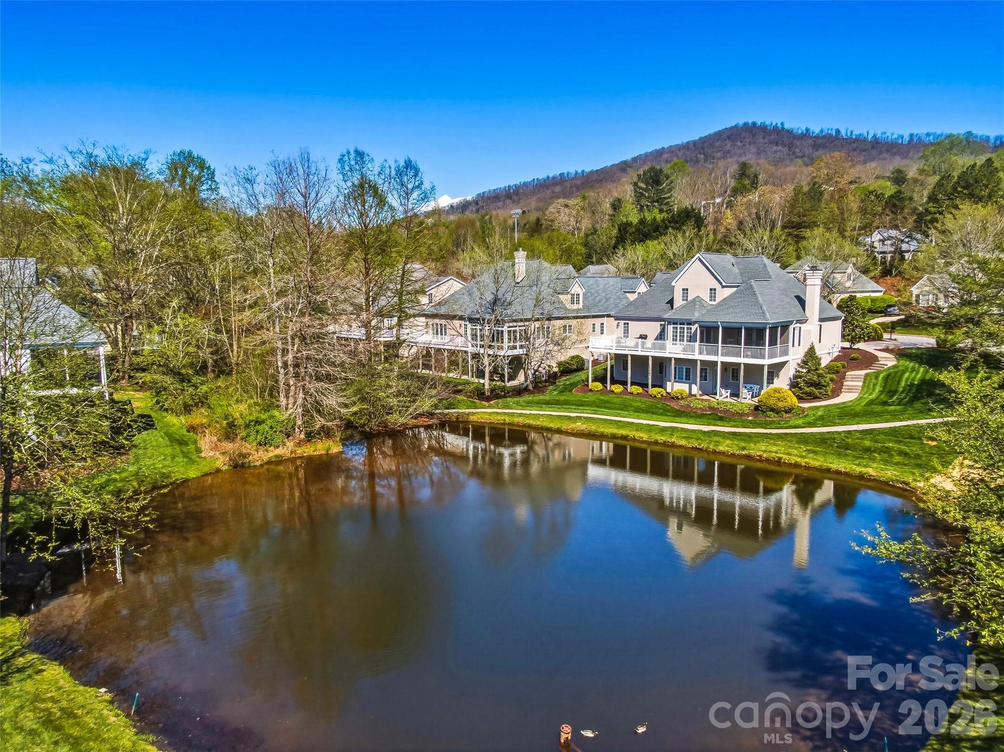 Single Family Residence at 33 Tiverton Lane, Asheville, photo 7 of 47