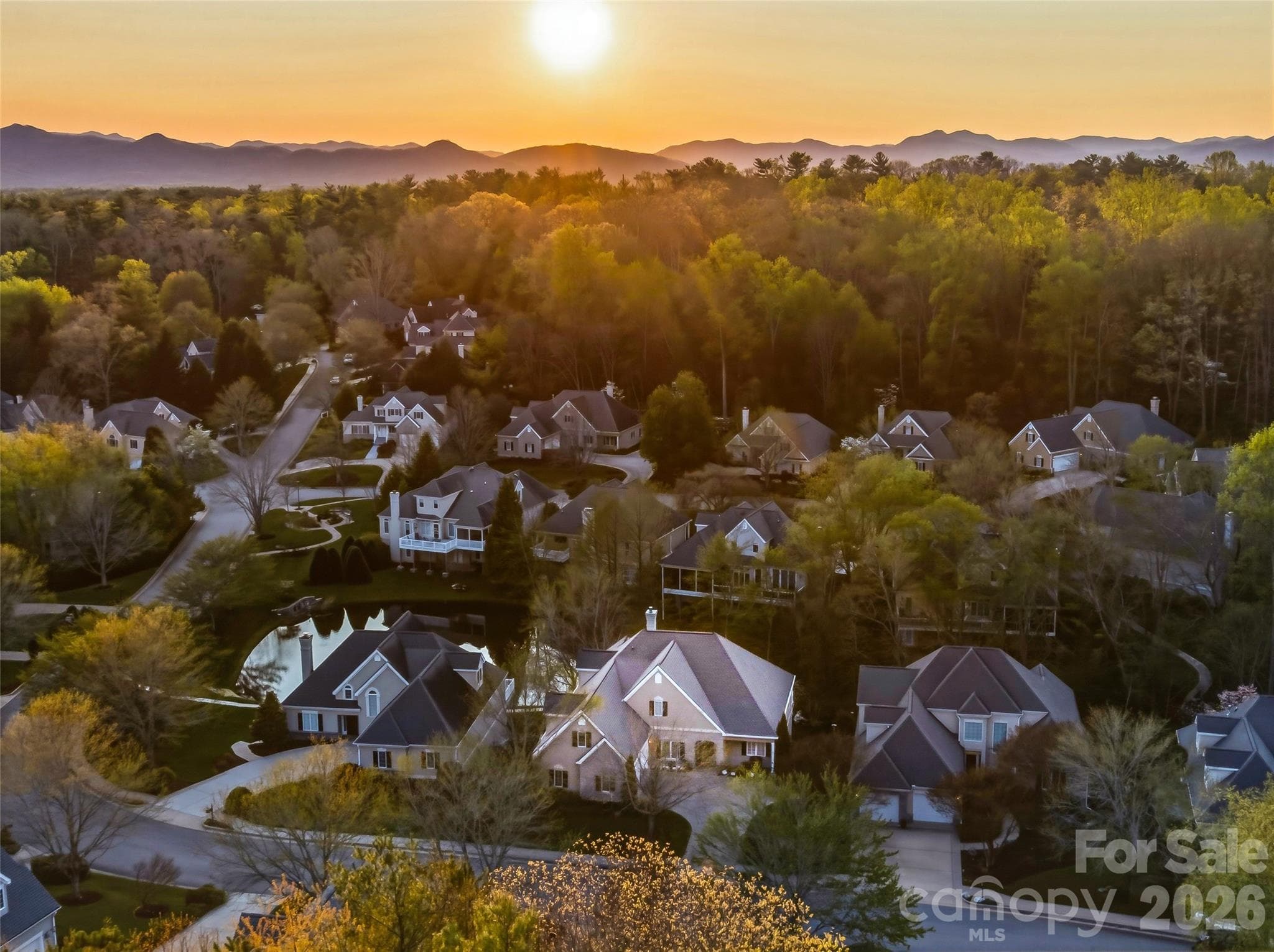 Single Family Residence at 33 Tiverton Lane, Asheville, photo 8 of 47