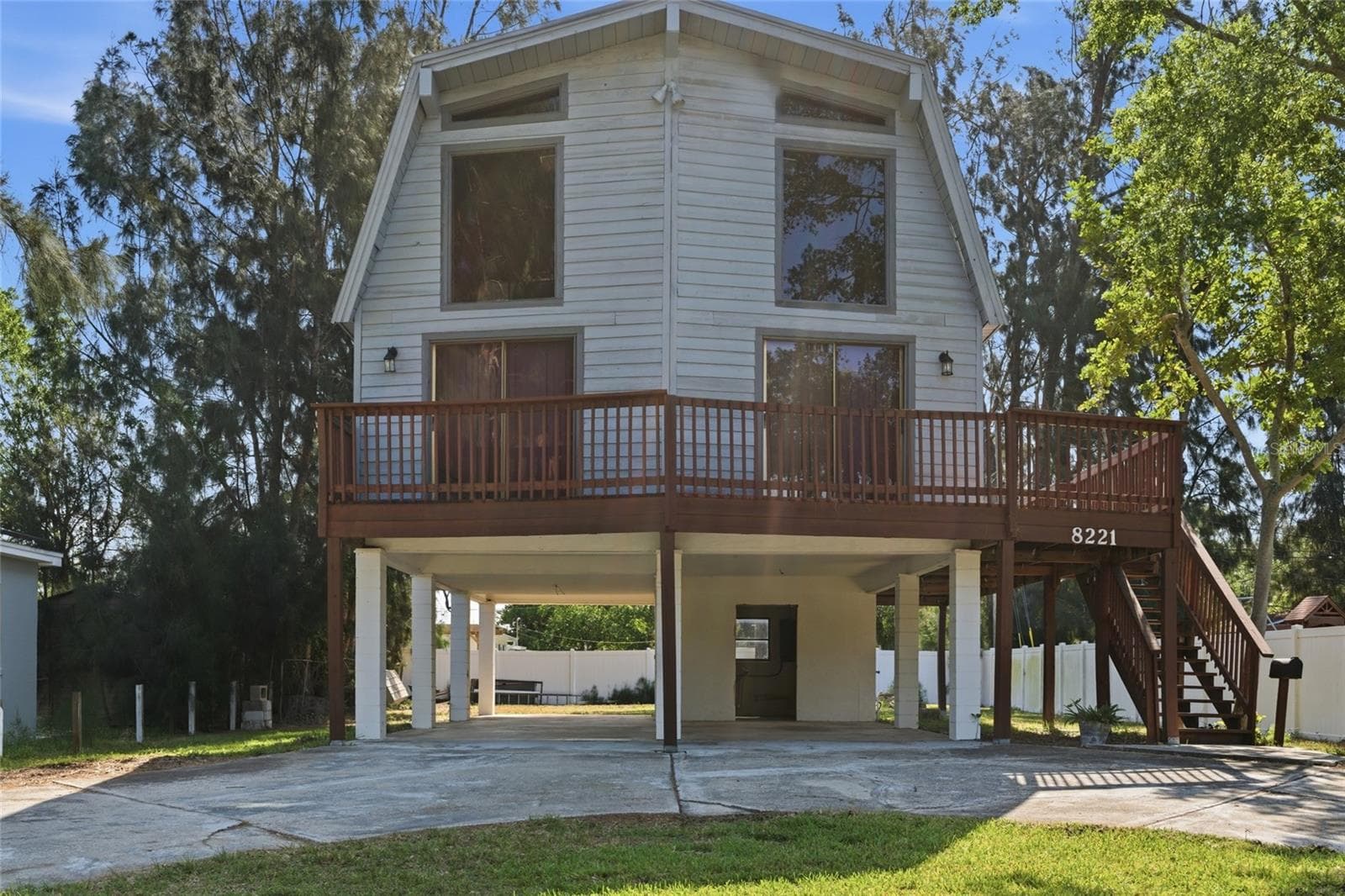 Single Family Residence at 8221 RIVERSIDE DR NE, ST PETERSBURG, photo 3 of 56