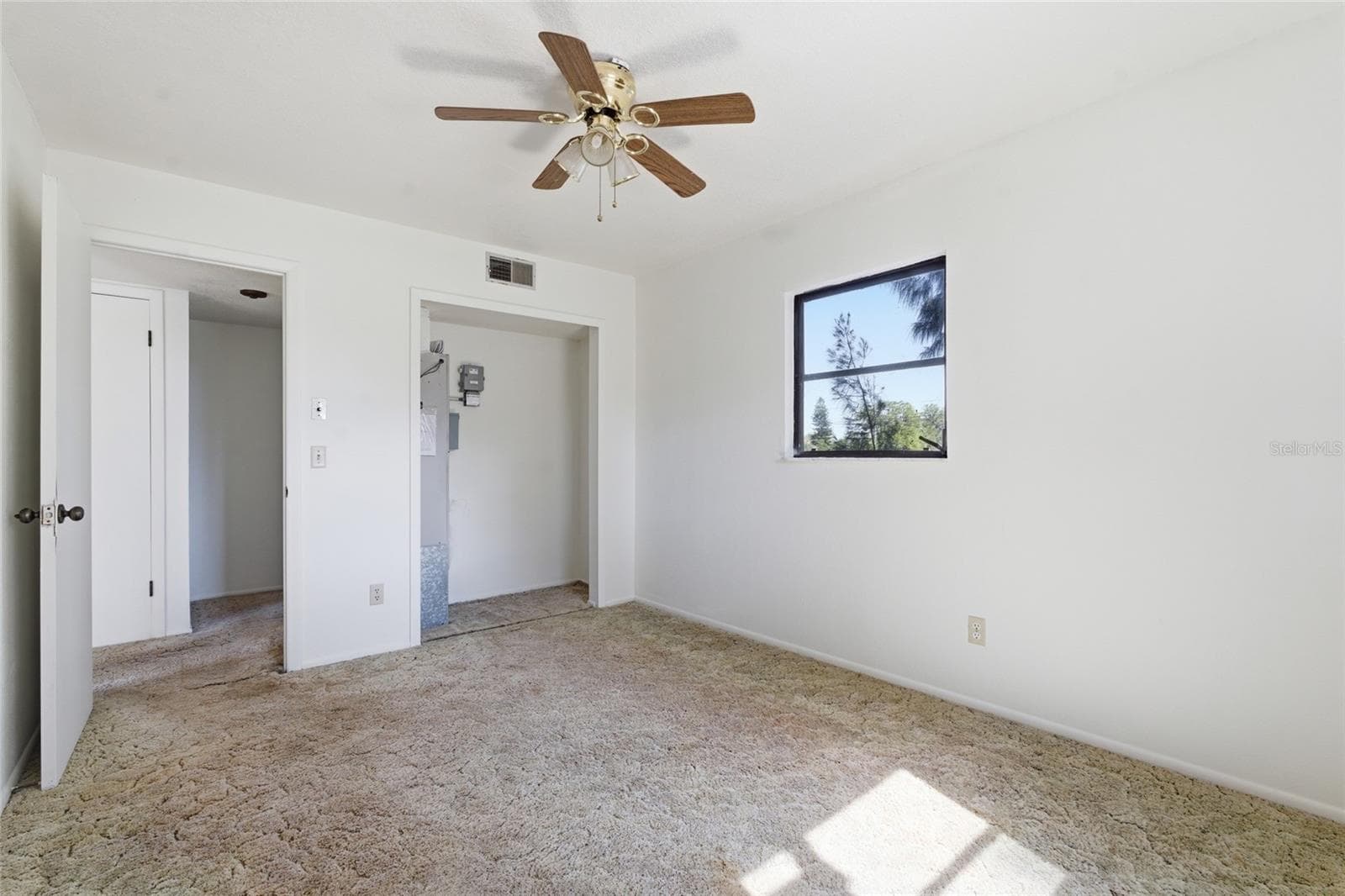 Single Family Residence at 8221 RIVERSIDE DR NE, ST PETERSBURG, photo 10 of 56