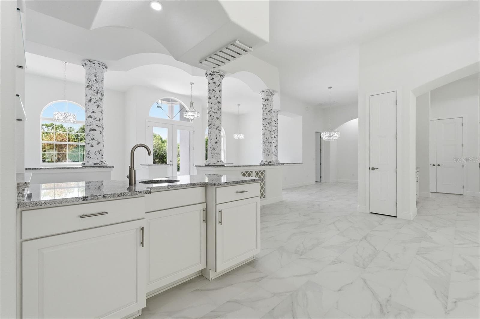 Wet bar in Great Room - 421 W CHASE ST, HERNANDO
