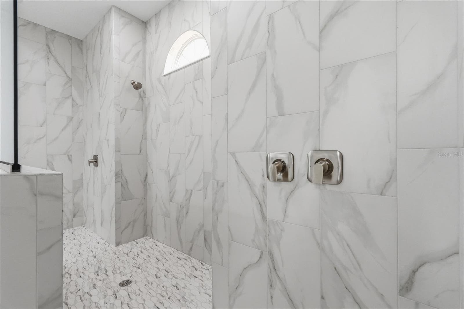 Multi-Head Dream Shower - 421 W CHASE ST, HERNANDO