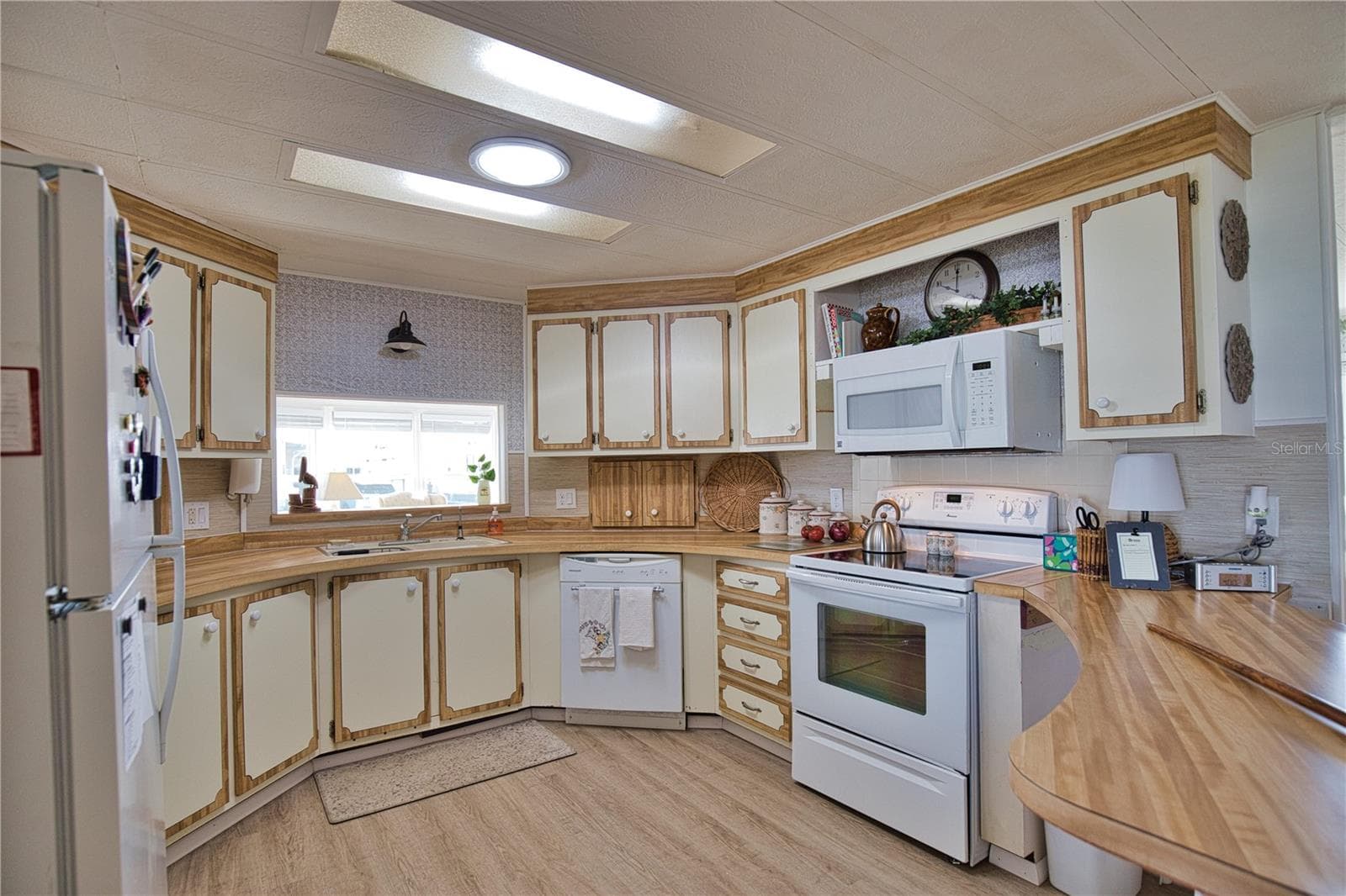 Manufactured Home at 702 BLANCA, NORTH PORT, photo 8 of 42