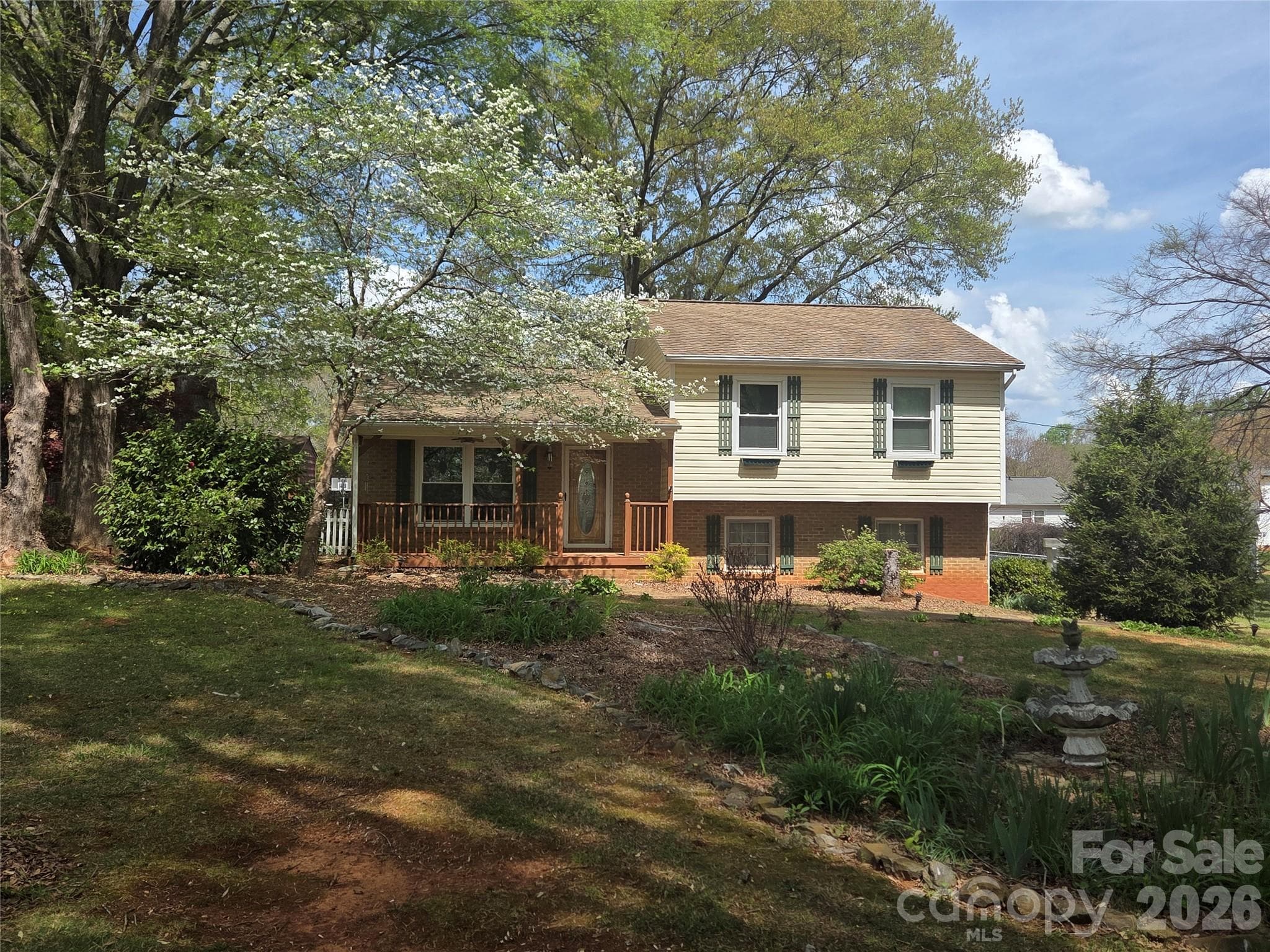 Single Family Residence at 4709 Oakwood Circle, Gastonia, photo 3 of 31