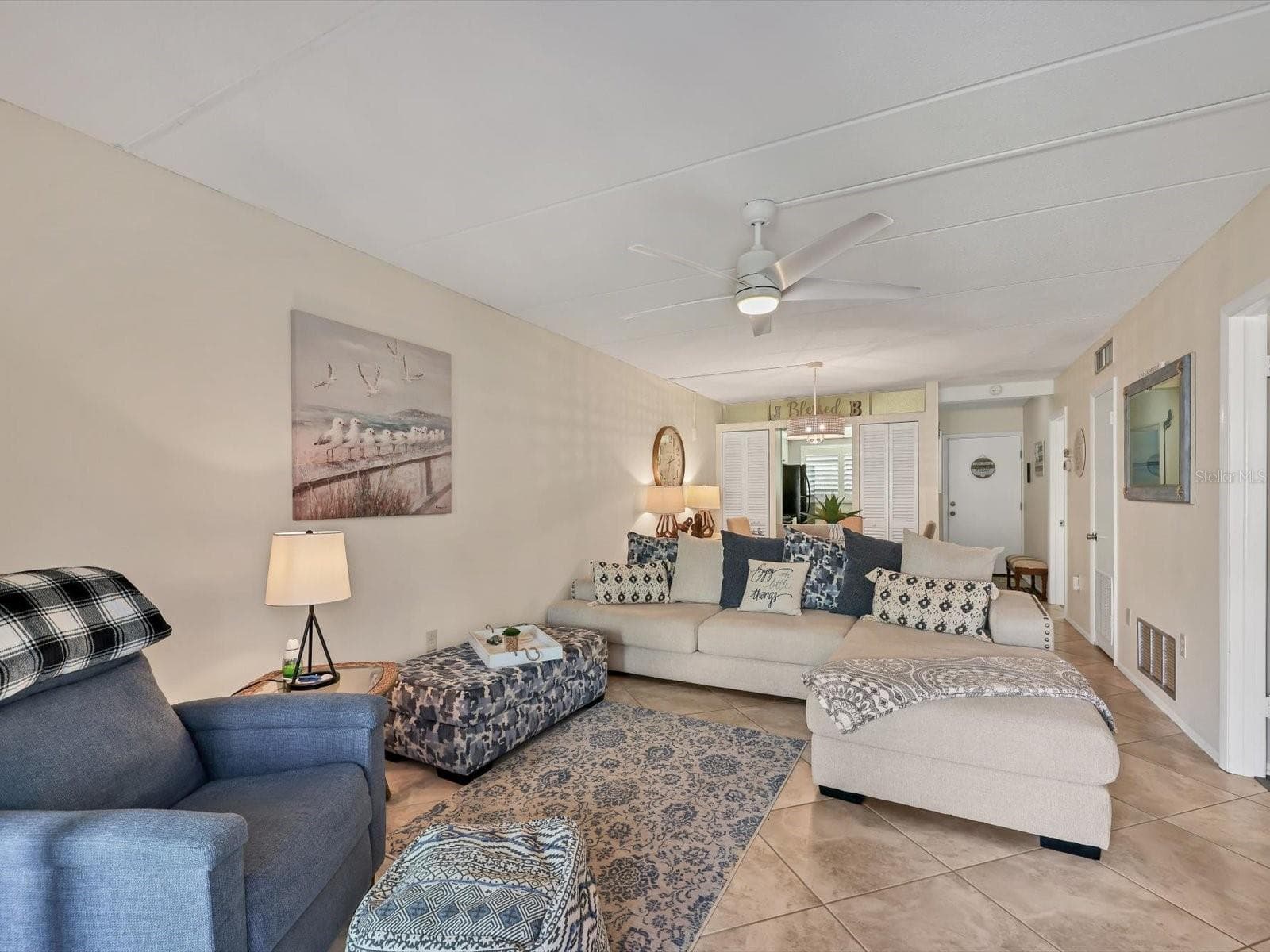 Living room - 708 TAMIAMI TRL S #105, VENICE