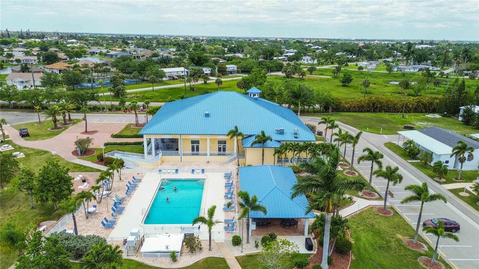 Manufactured Home at 18 EMDEN CIR, PUNTA GORDA, photo 3 of 58