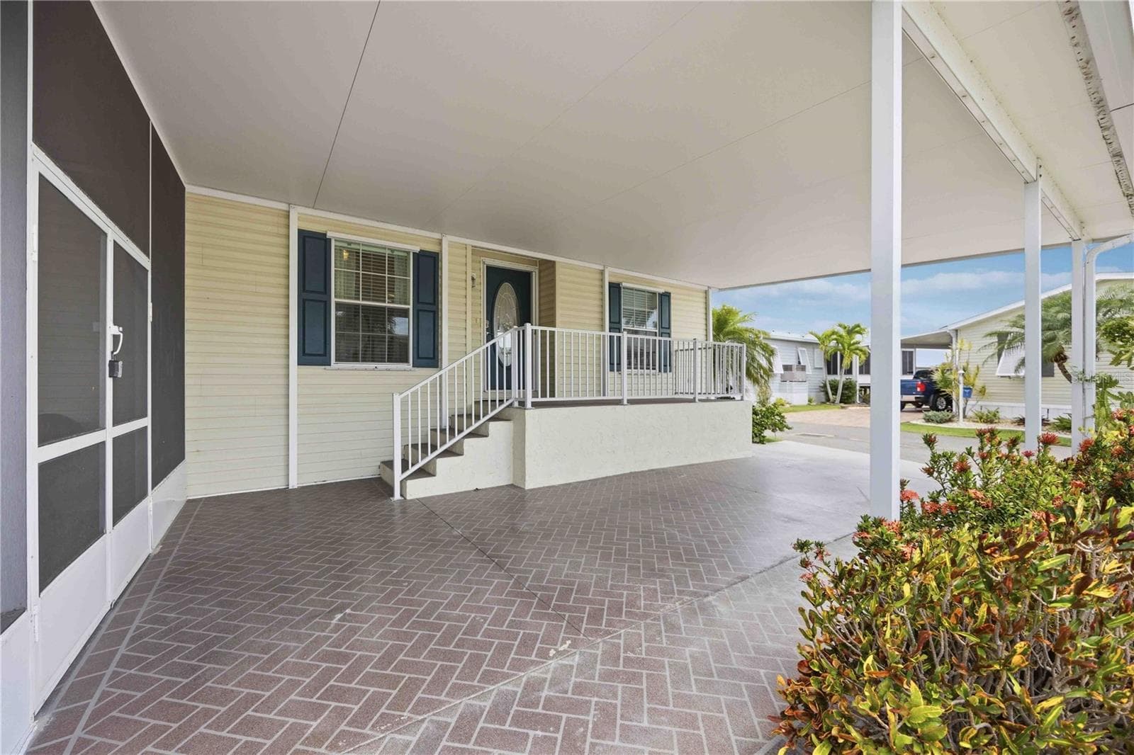 Manufactured Home at 18 EMDEN CIR, PUNTA GORDA, photo 5 of 58