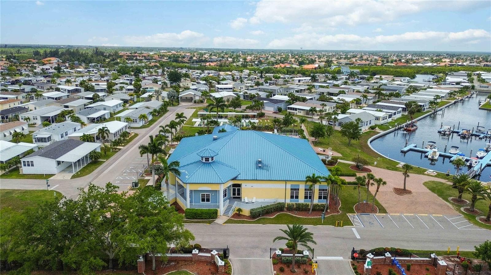 Manufactured Home at 18 EMDEN CIR, PUNTA GORDA, photo 36 of 58