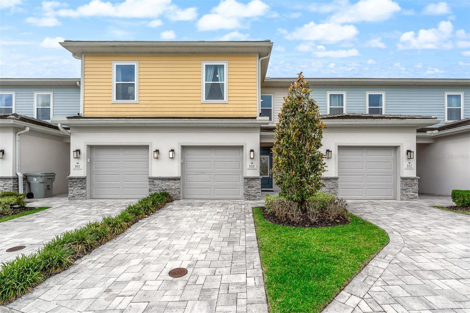 856 DRIVING RANGE CT