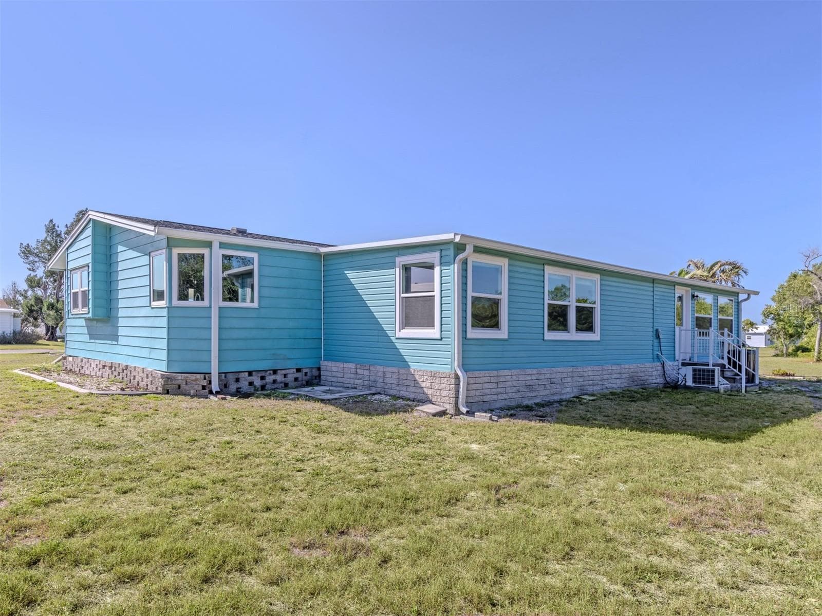 Rear exterior - 592 PORTSIDE DR, NORTH PORT