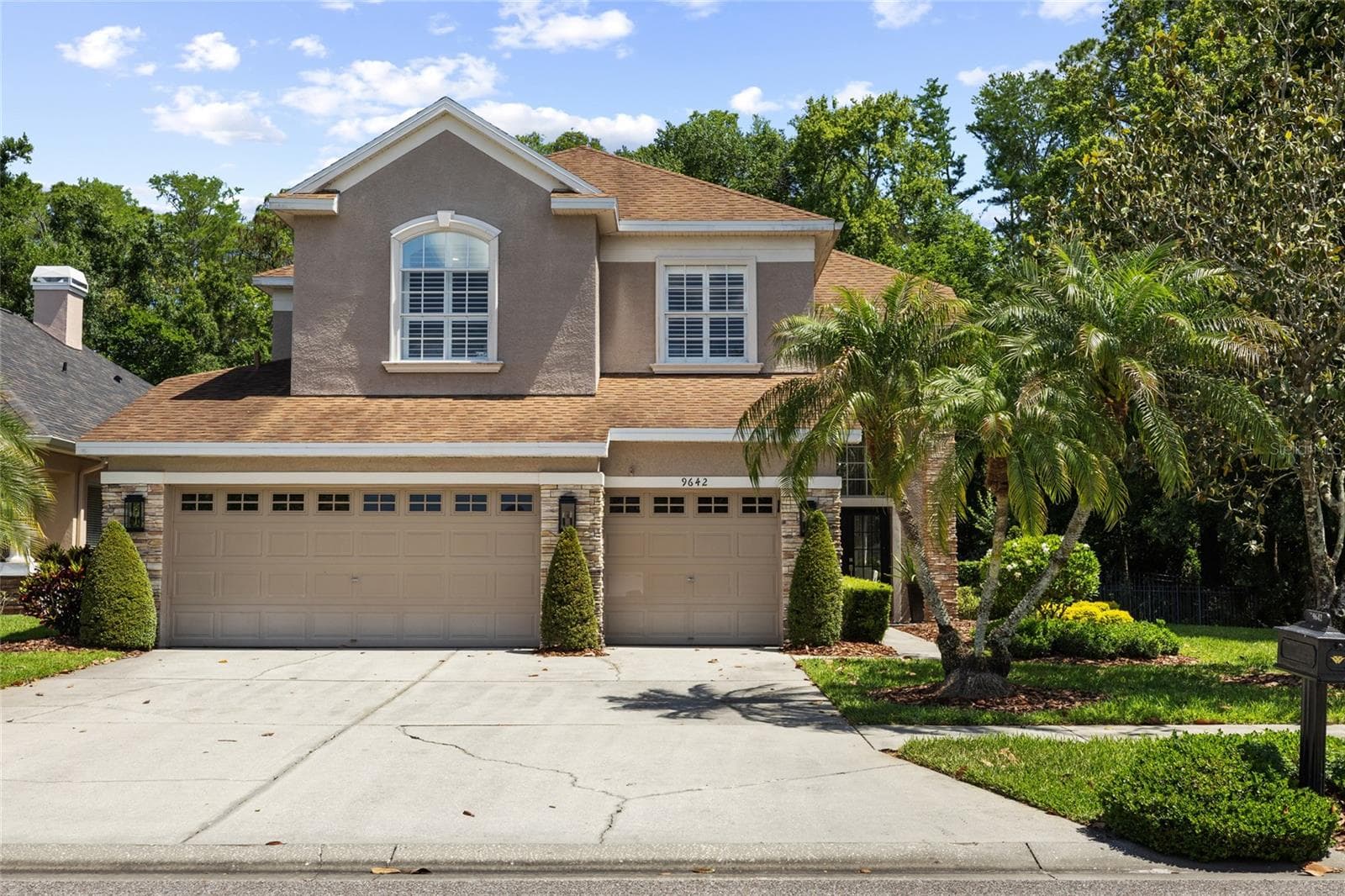 Front - 9642 GRETNA GREEN DR, TAMPA