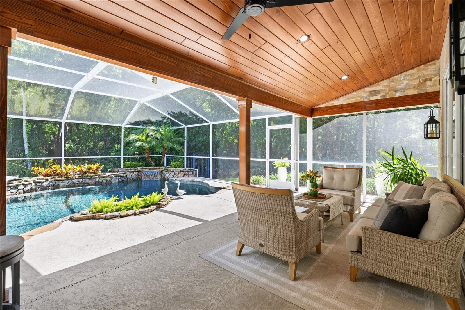 Undercover Patio - 9642 GRETNA GREEN DR, TAMPA