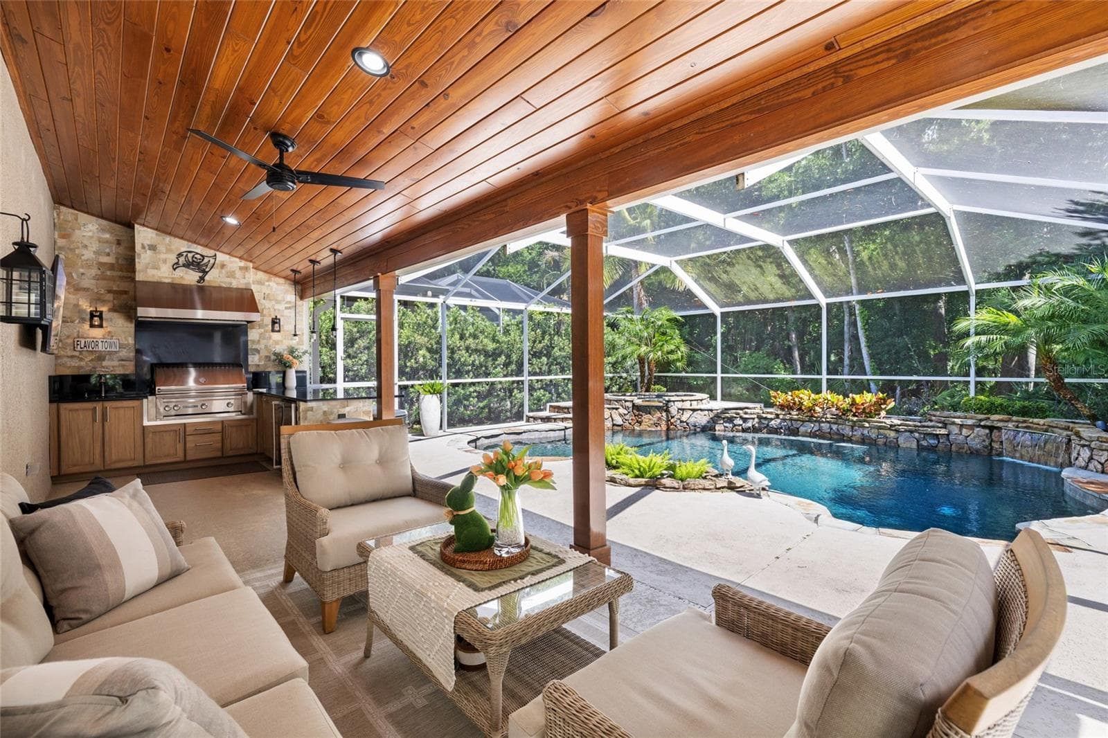Undercover Patio - 9642 GRETNA GREEN DR, TAMPA