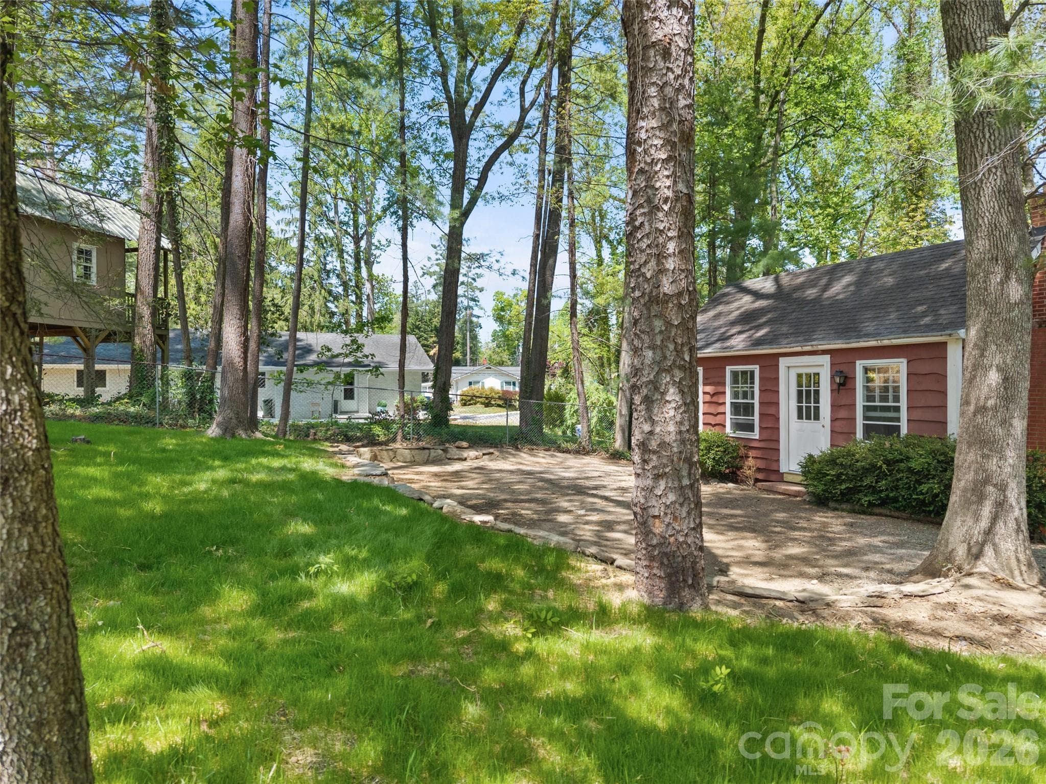 2 houses on half acre. Second home on Palatka - Hendersonville