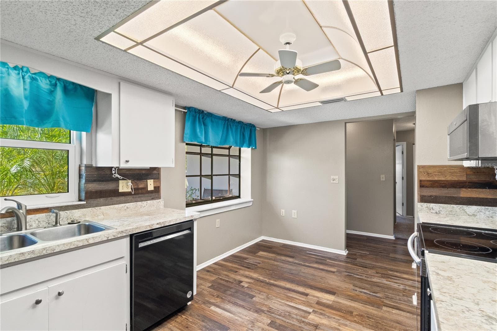 Single Family Residence at 10616 SPRINGWOOD DR, PORT RICHEY, photo 5 of 43