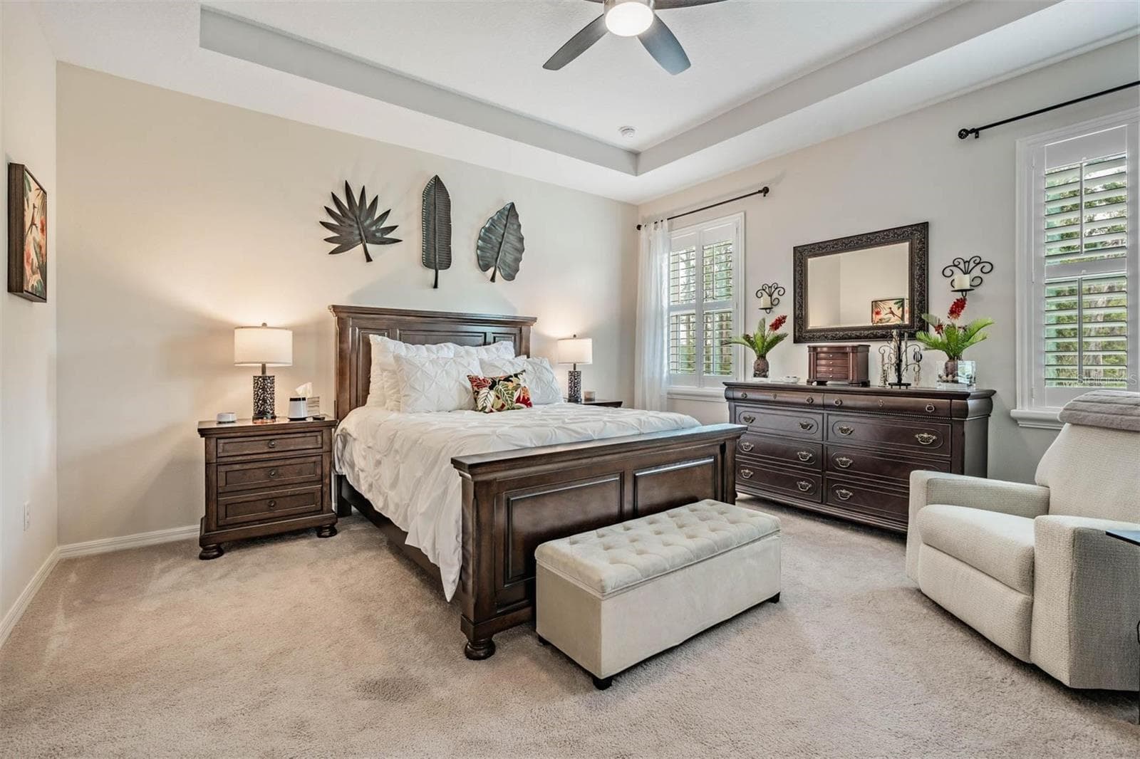 Primary bedroom with trey ceiling - 6862 BROAD RIVER AVE, LAND O LAKES