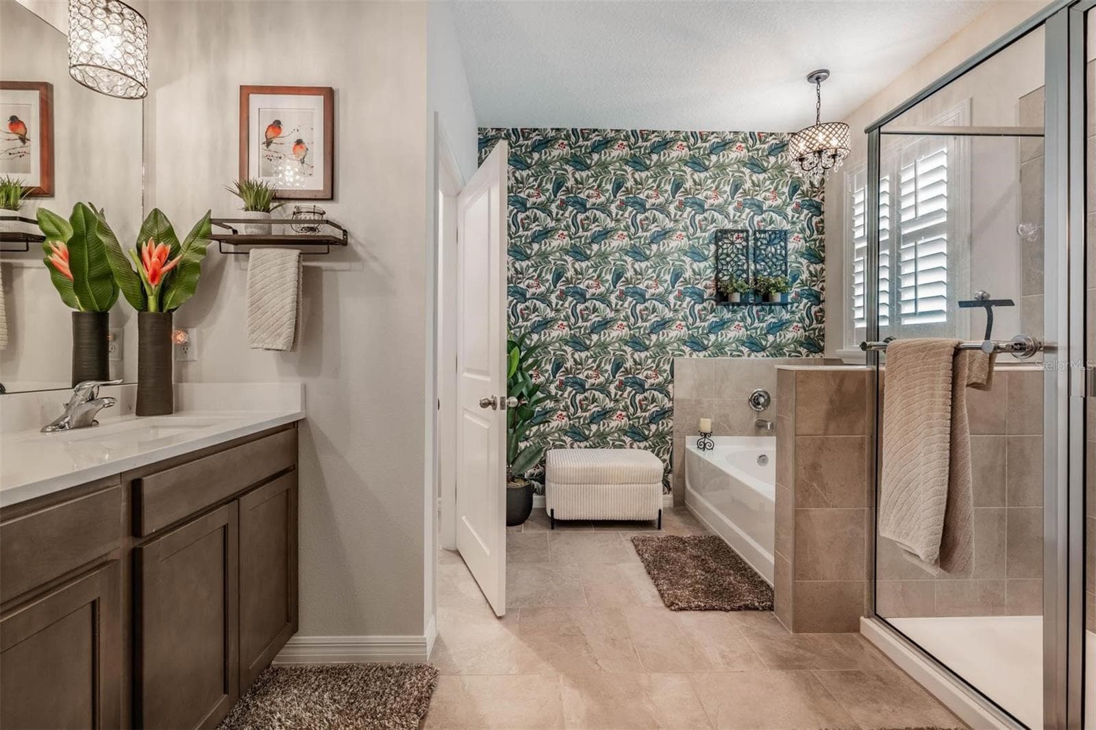 Large primary en-suite bath - 6862 BROAD RIVER AVE, LAND O LAKES