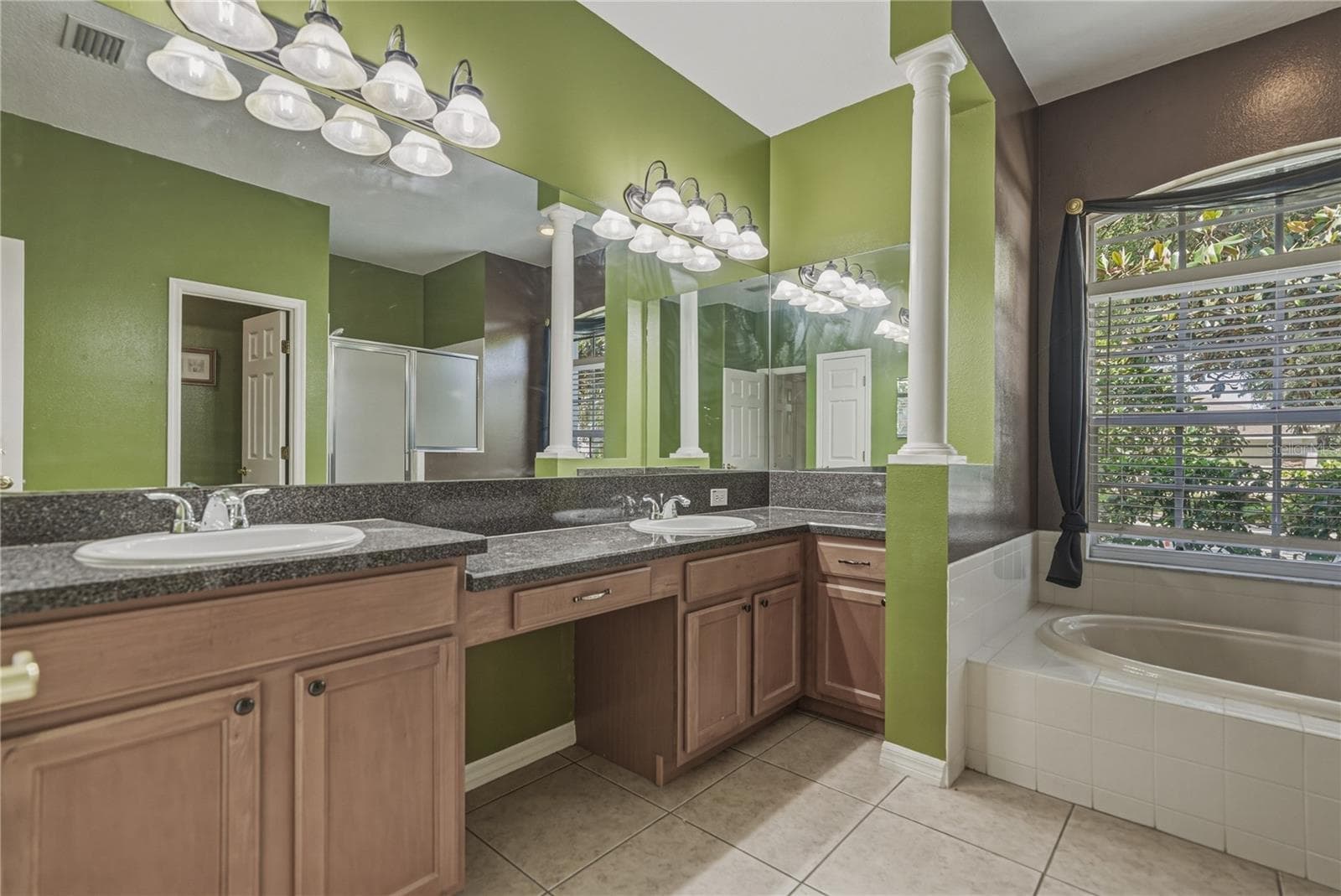 Single Family Residence at 1603 GRAND HERITAGE BLVD, VALRICO, photo 20 of 57