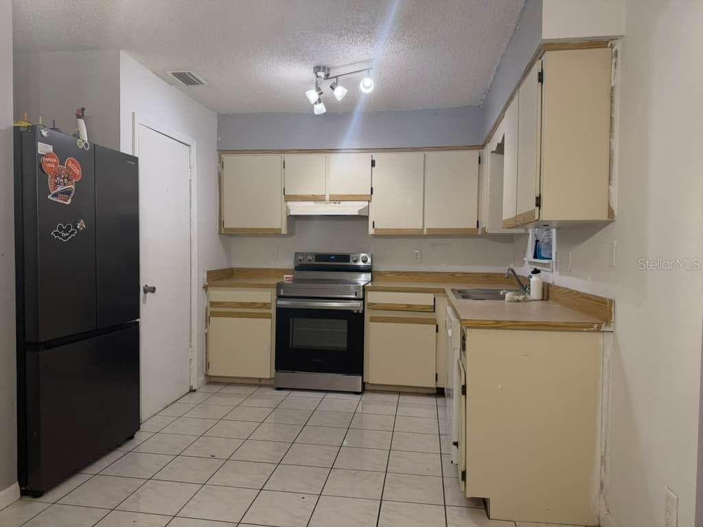 Single Family Residence at 2824 W HURON DRIVE, DELTONA, photo 2 of 9