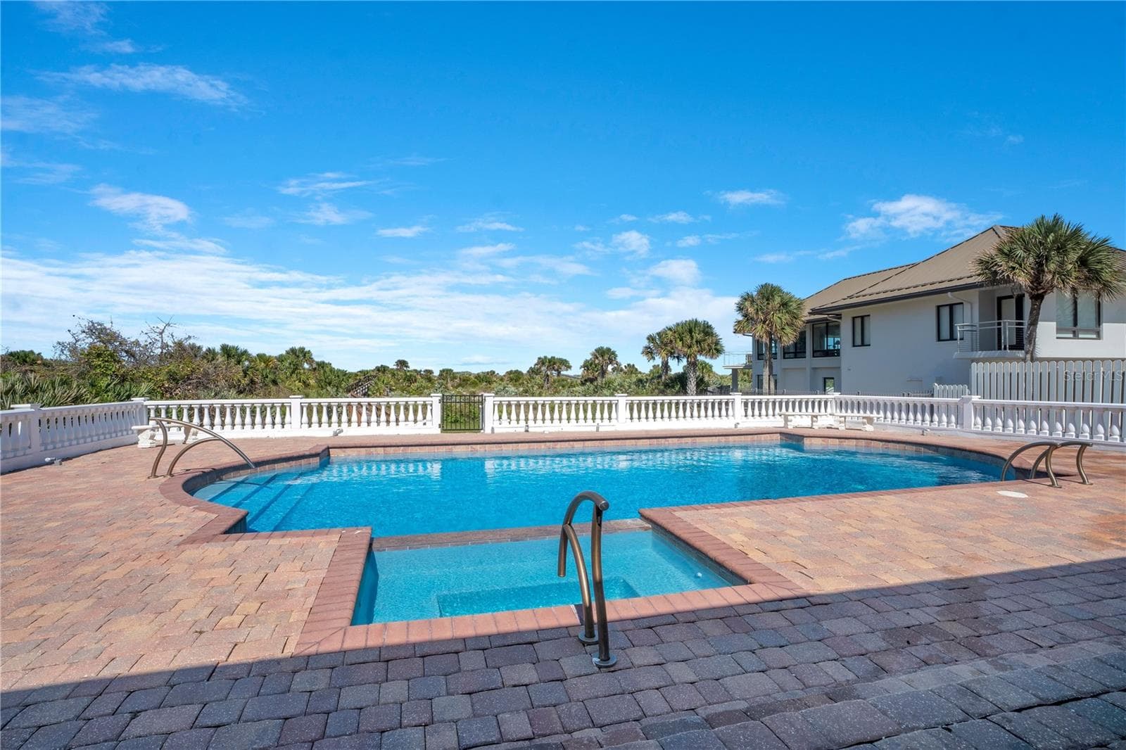 Resort Size Pool 1 - 2117 OCEAN DR, NEW SMYRNA BEACH