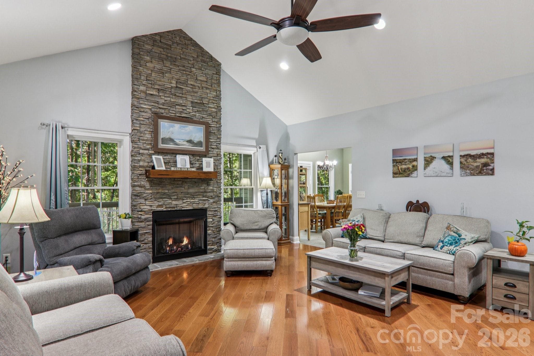 Large open living room - 6 Wagon Trace, Flat Rock