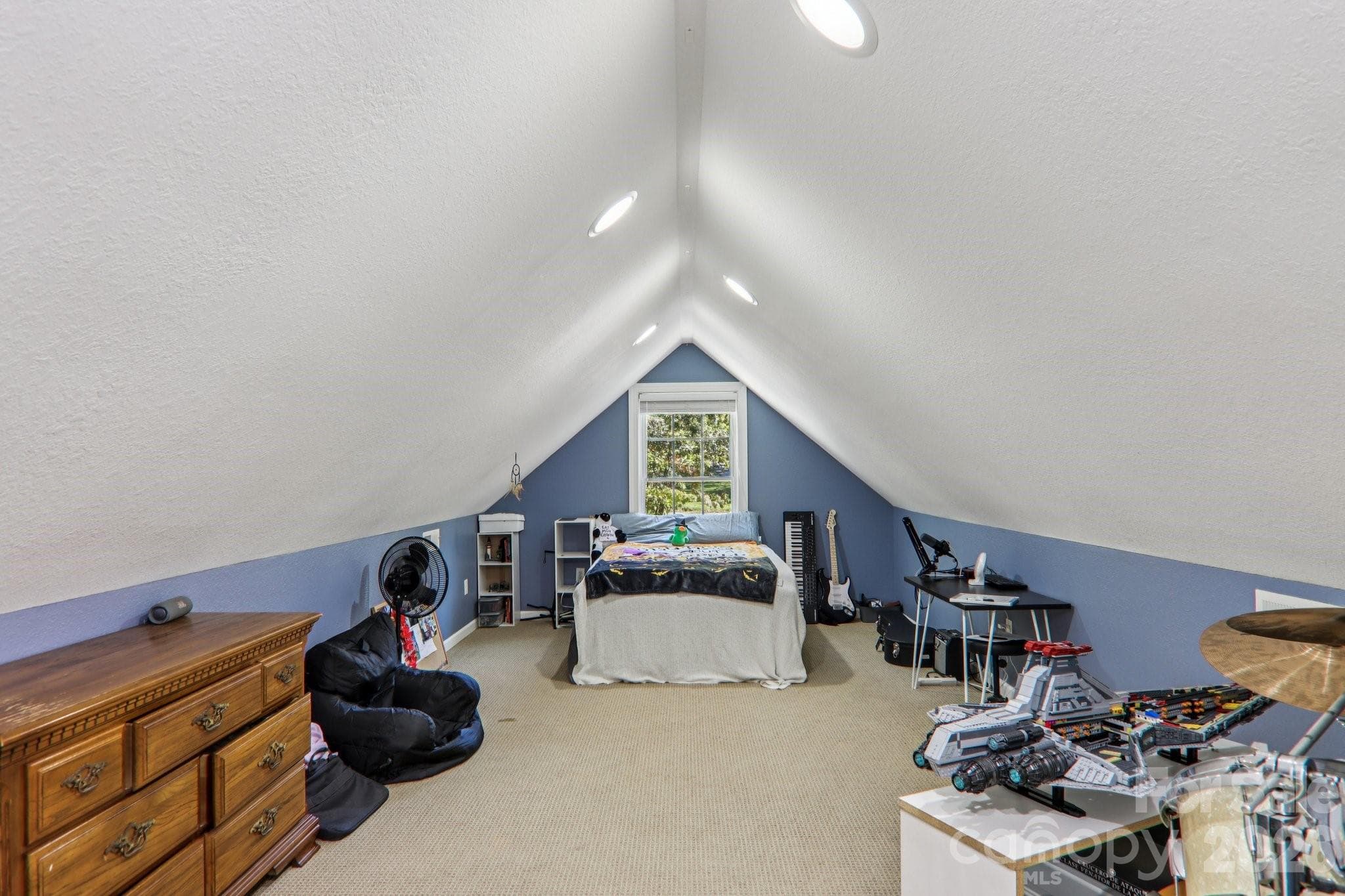 Upper bedroom - 6 Wagon Trace, Flat Rock