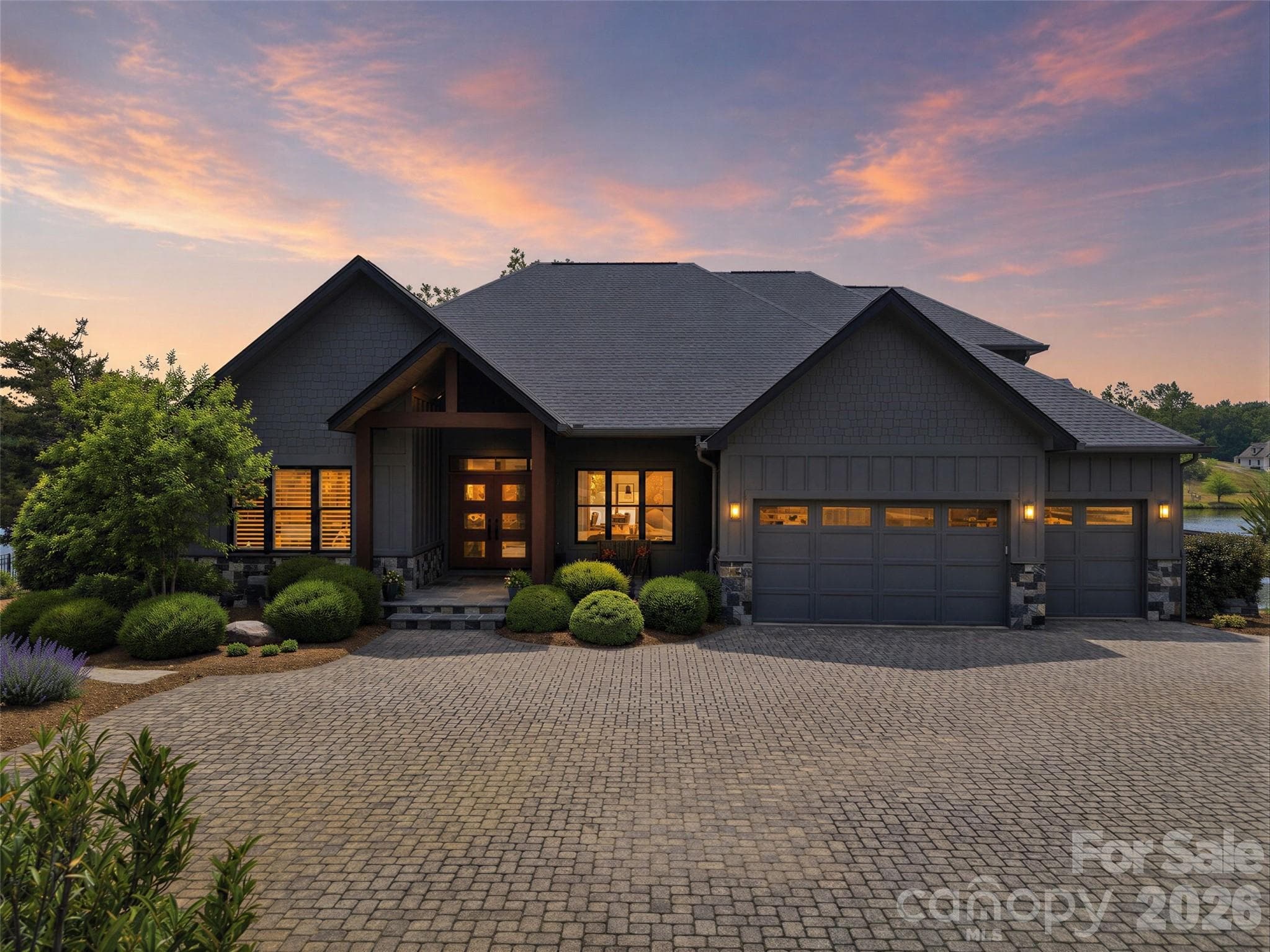 984 Mapleton Lane