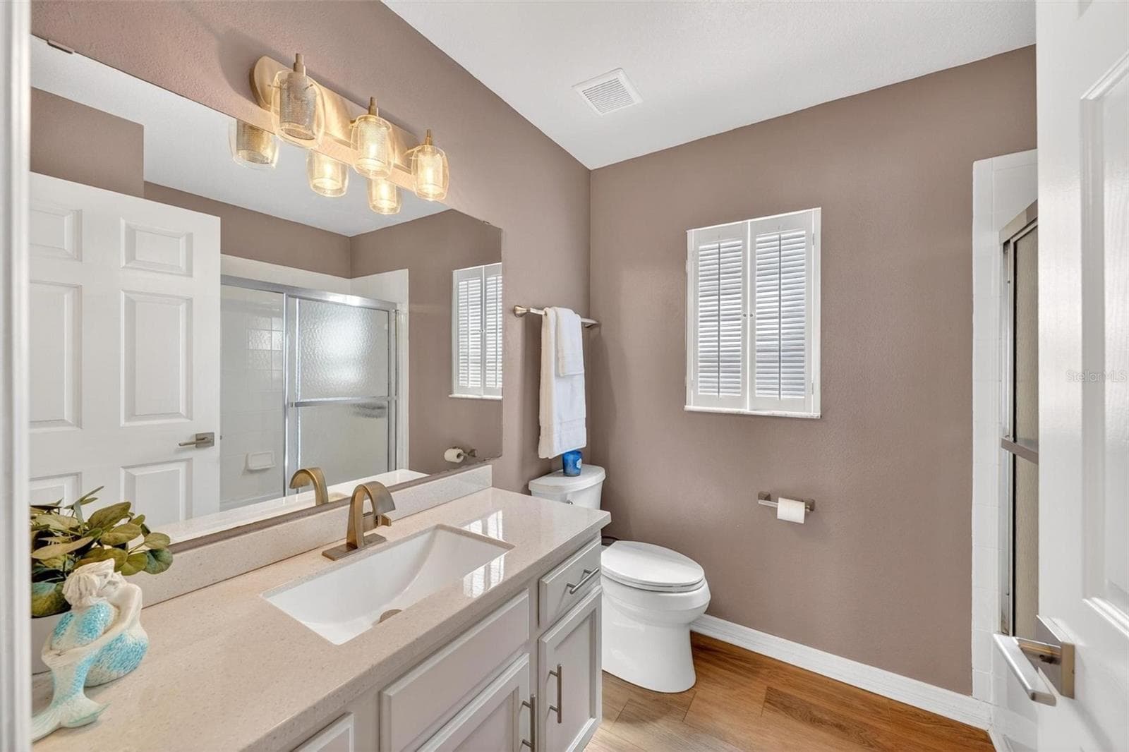 Single Family Residence at 25073 RIVERWALK DR, LEESBURG, photo 16 of 44