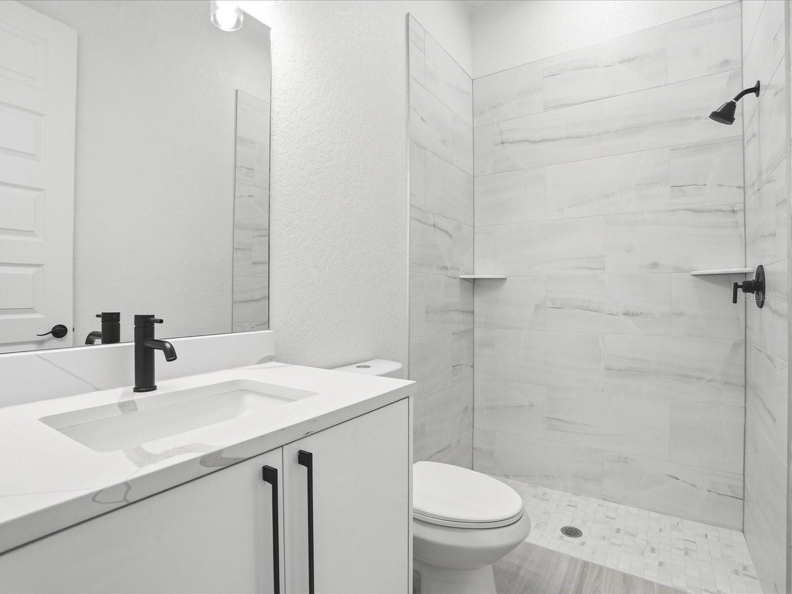 Guest 3 en suite Bathroom - 72 TEE VIEW RD, ROTONDA WEST