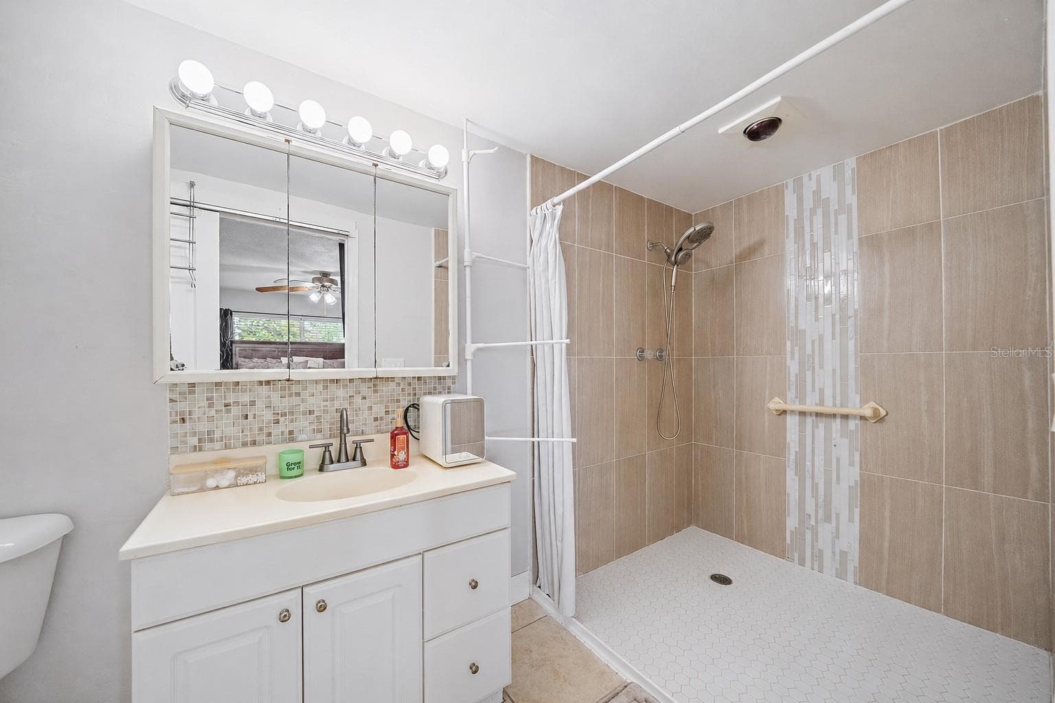 Primary ensuite bathroom - 2503 53RD AVE W, BRADENTON