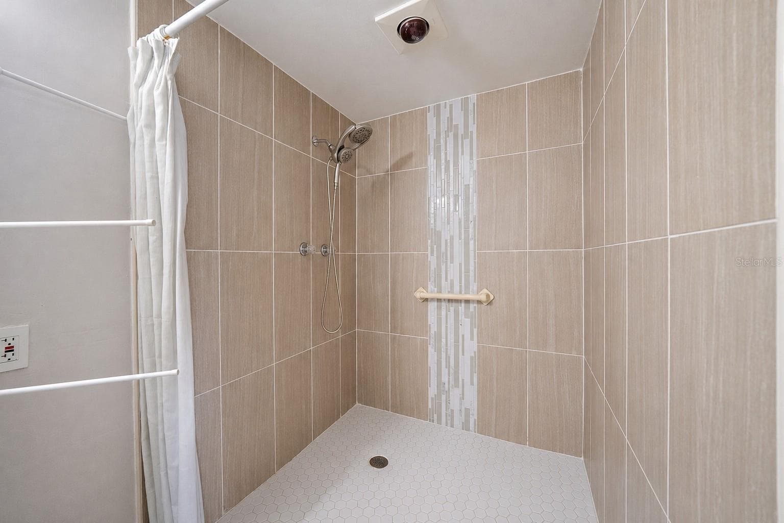 Primary ensuite bathroom - oversized walk-in shower - 2503 53RD AVE W, BRADENTON
