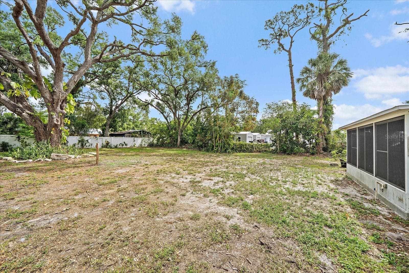 Large backyard - 2503 53RD AVE W, BRADENTON